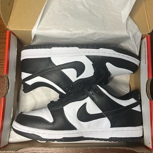 Dunks size 5Y, 6.5